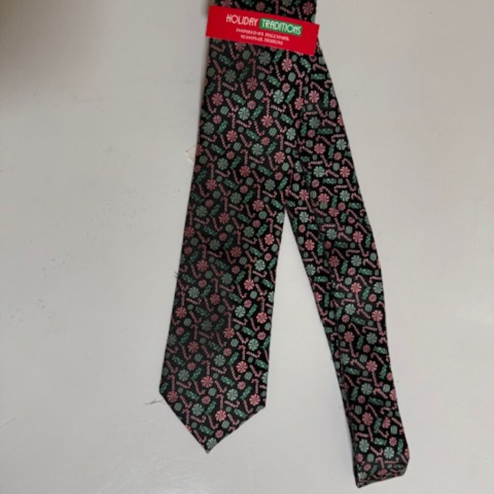 Hallmark Holiday Traditions Men's Christmas Candy Neck Tie Red Peppermint NWT